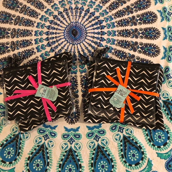 Handbags - 🌈 10 for $20! Black and white pouches.